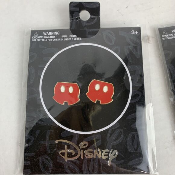 Lot Disney MICKEY MOUSE 2024 Mikey Gloves Red Shorts Earrings Set Limited Ed - Picture 2 of 5